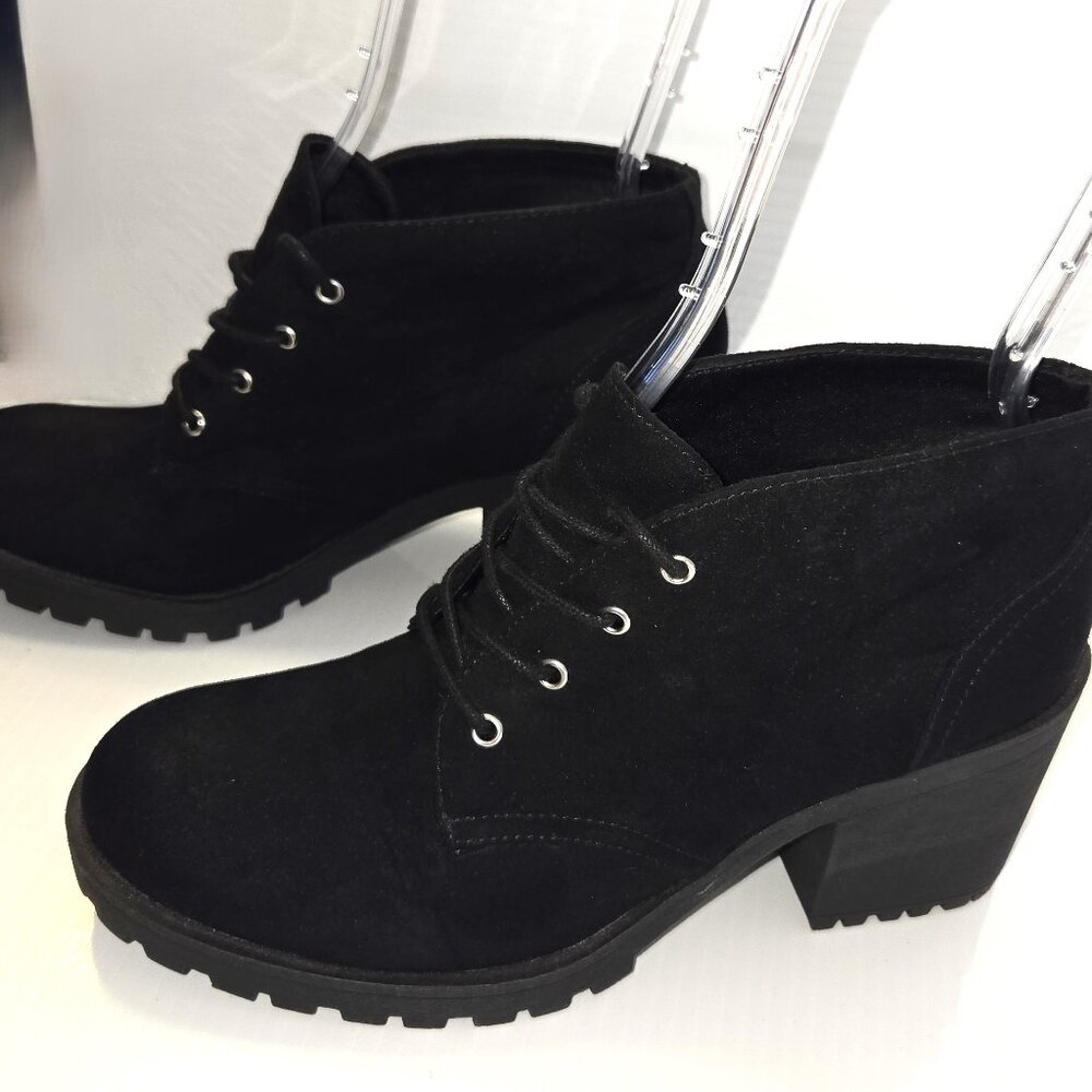 American Rag Areaghan Women's Black Faux Suede Lug Sole Chukka Booties Size 8M